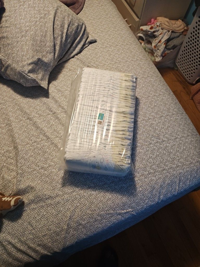 39 Sealed Pampers Diapers Size 3
