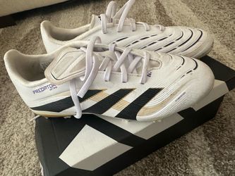 Soccer cleats 5.5