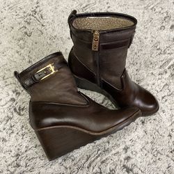 Tory Burch Brown Primrose Wedge Boots Booties Size US 7