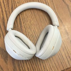 Sony WH-1000XM5 $160