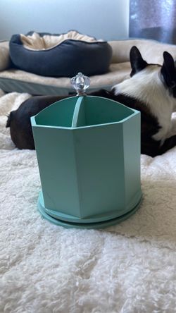 Decorative organizer