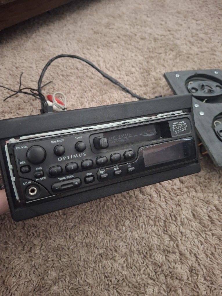 Radio Shack 90s Optimus Single Din Radio With Speakers