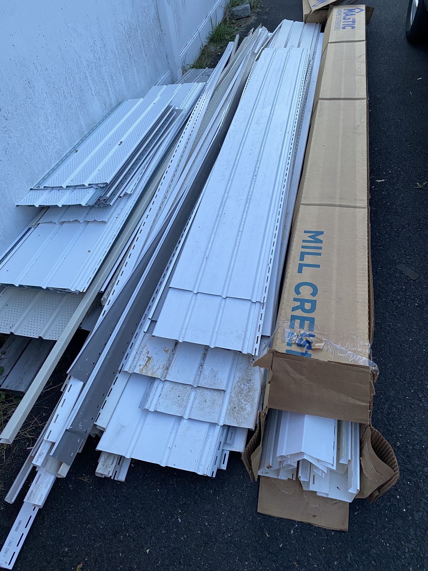 Vinyl Siding Corners 8pcs, J Channels And Soffit Vent