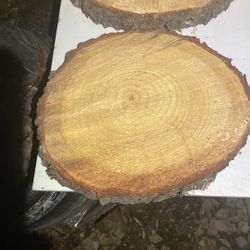 Round Cuttings From Pine For Party Decorations.