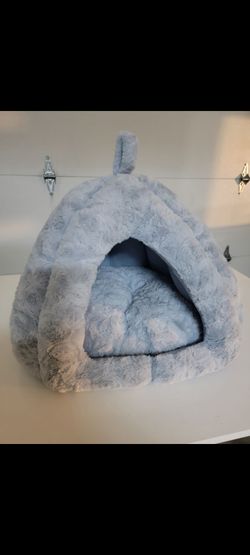 Cat house excellent condition