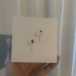 (New) Apple AirPods Pro 2nd Generation with MagSafe Wireless Charging Case (USB‑C)