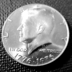 1976 Kennedy Bicentennial Half Dollar Excellent Condition 