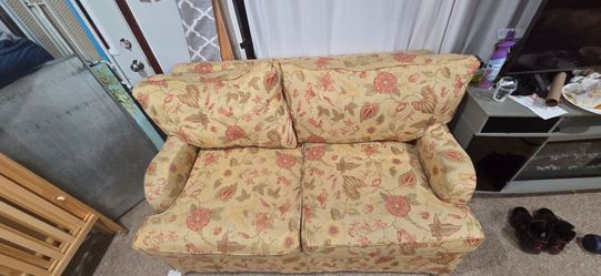 Free Friday frre sofas