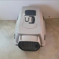 Dog carrier/ crate Large