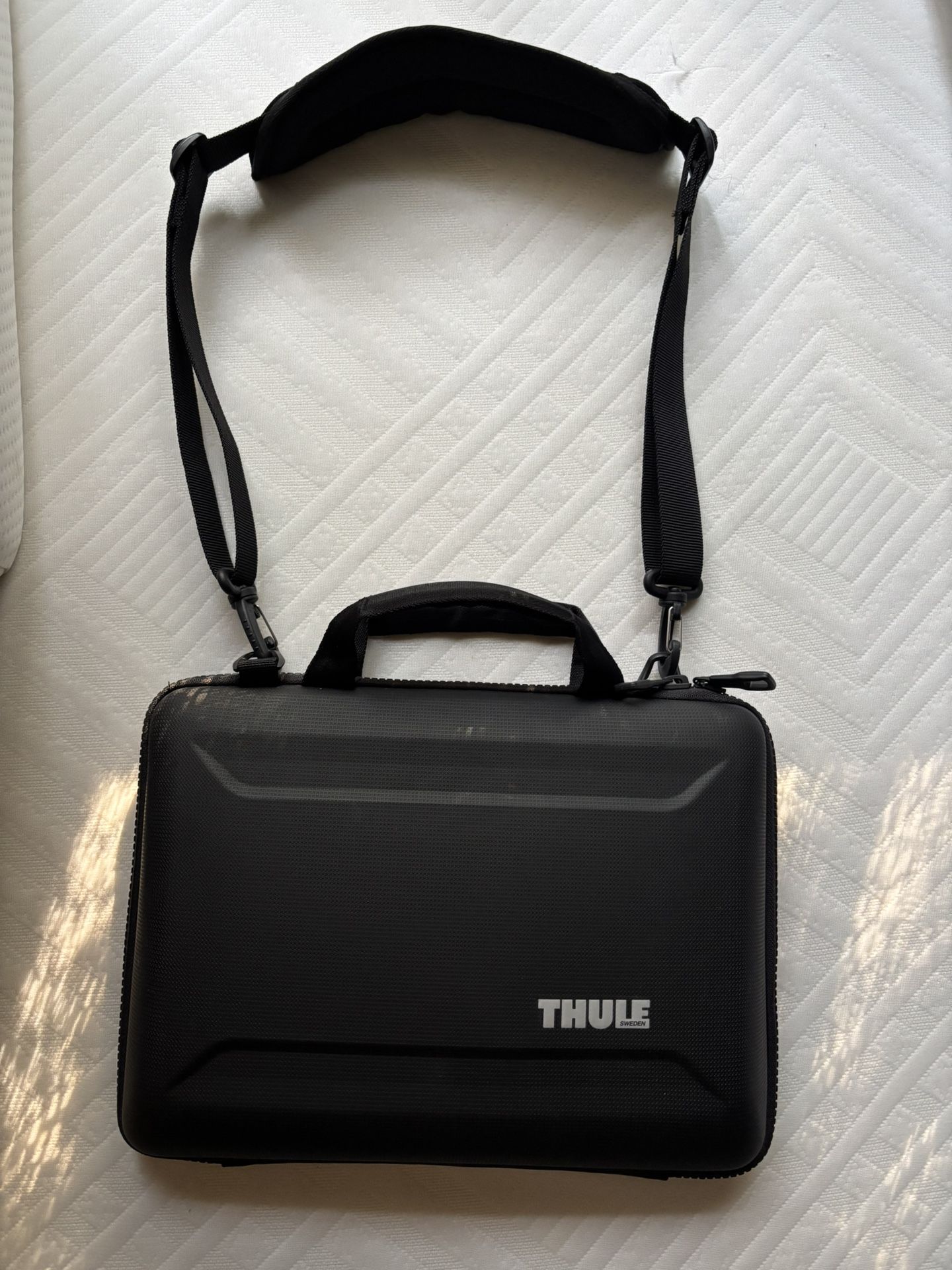 Thule - 14” Laptop Sleeve/Hard Case