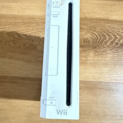 white Nintendo Wii console