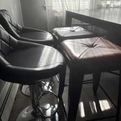 4 chairs/stools