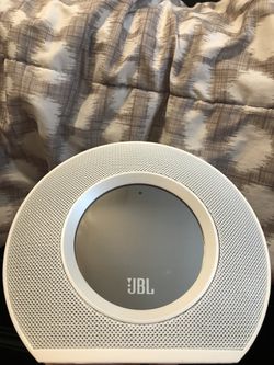 JBL Horizon Bluetooth clock radio