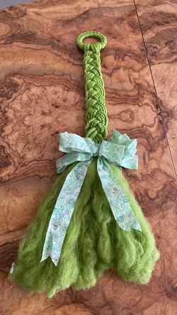 Vintage Handmade Macramé Wall Tassel – Green & Floral