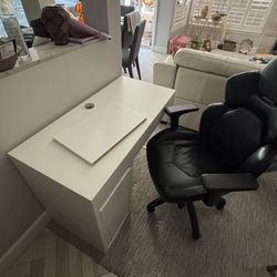 Desk + Chair 