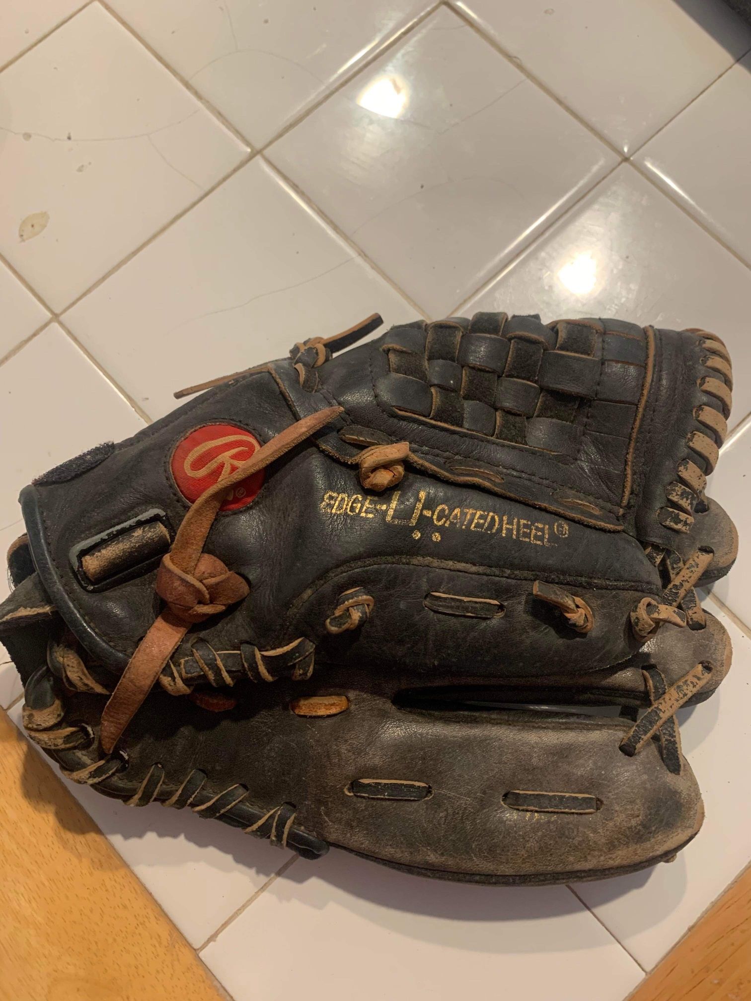 Rawlings Edge-U-CATED Heal Baseball Glove