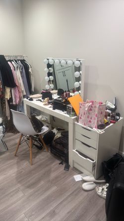 Vanity / Makeup Stand