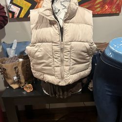 Love Tree Tan Cropped Puffer Vest Size Large NWOT 