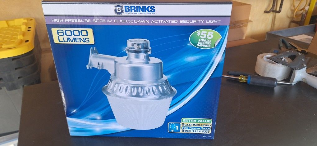 Dust To Dawn Activeted Security Light" New