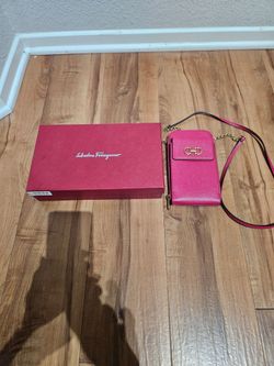 SALVATORE FERRAGAMO Gancini Leather Smartphone Bag