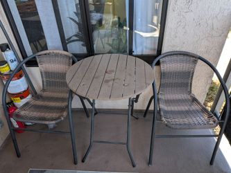 Folding patio table and 2 chairs