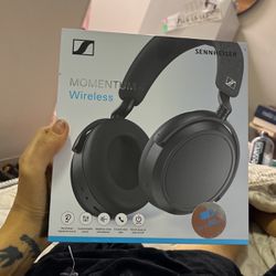 Momentum 4 Wireless Headphones