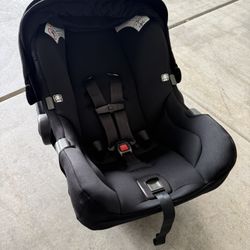 Nuna PIPA Car seat + Base + Stroller Adapter