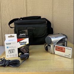 Hitachi DZ-GX5020A DVD-RAM/-RW/-R/+RW/SD Video Camera Camcorder Works W Charger