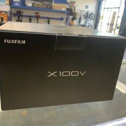 Fuji X100V Silver