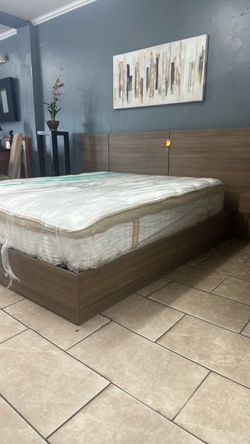Modern queen head board platform bed