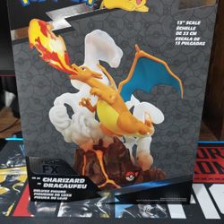 Charizard Deluxe Figure 