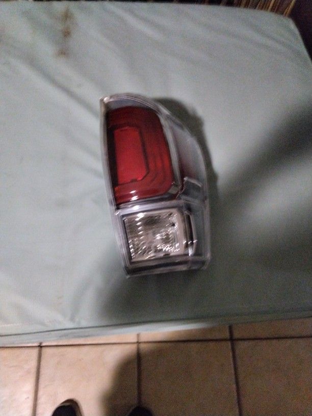 2016-2023 Tacoma Right Side Tail Light