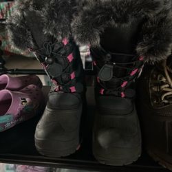 Girls Snow boots Size 2