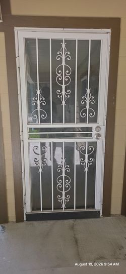 Storm door 36"