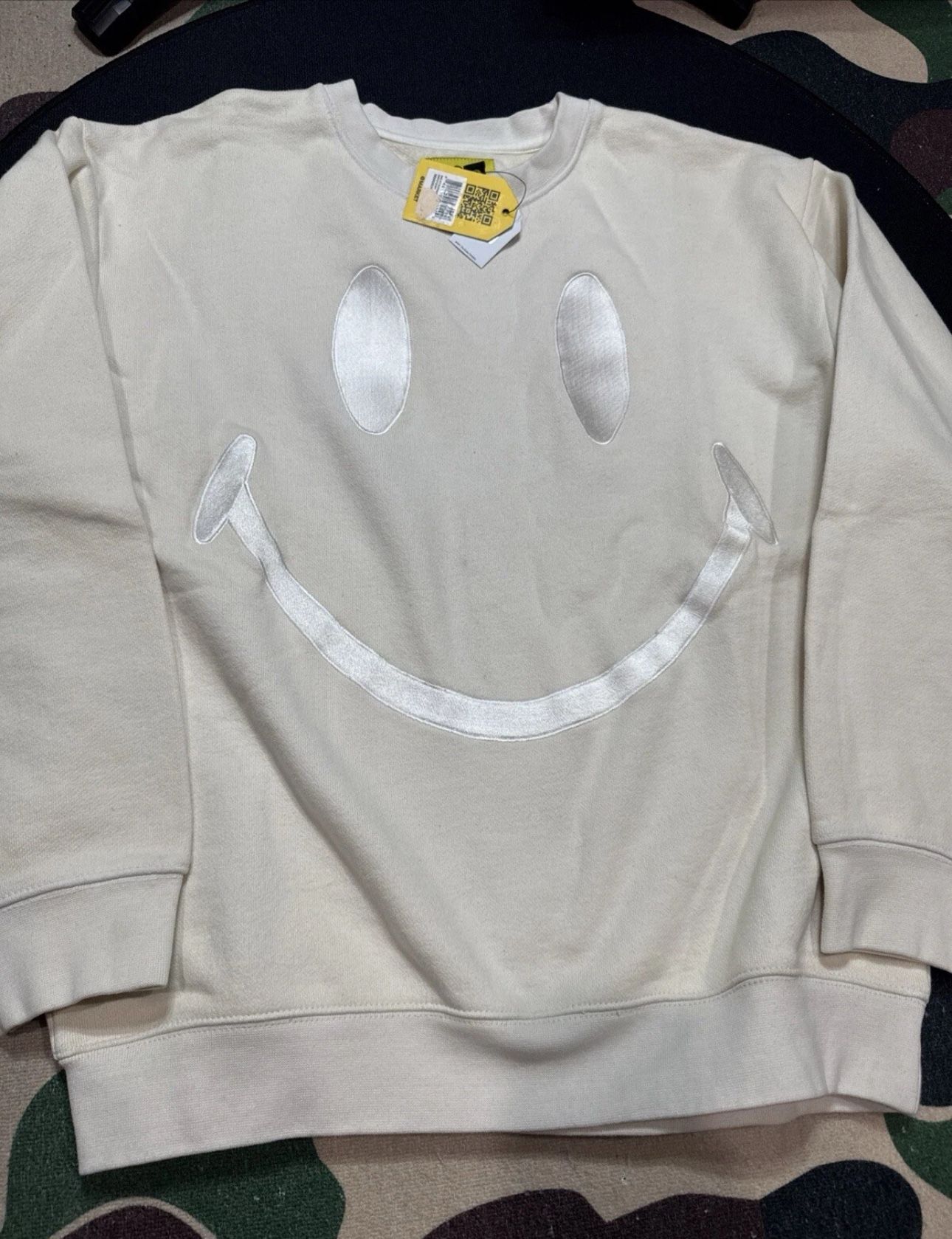 CHINATOWN MARKET Studios Smiley Face Cream Embroidered Crewneck
