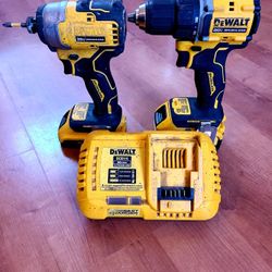 ~ATOMIC BRUSHLESS DEWALT DRILL TOOL SET WITH 2 BATTERIES AND CHARGER~