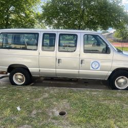2001 Ford E-350