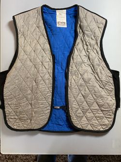 Motorcycle evaporative cooling vest