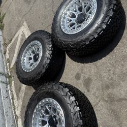 Vendo Rines Nuevos 17x9 De Ancho De 6 Virlos Con Llantas 285/70/R17 Bfgoodrich Con In 80 De Vida 