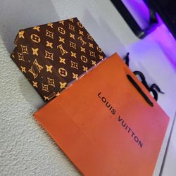 Louis Vuitton KEYCHAIN. 