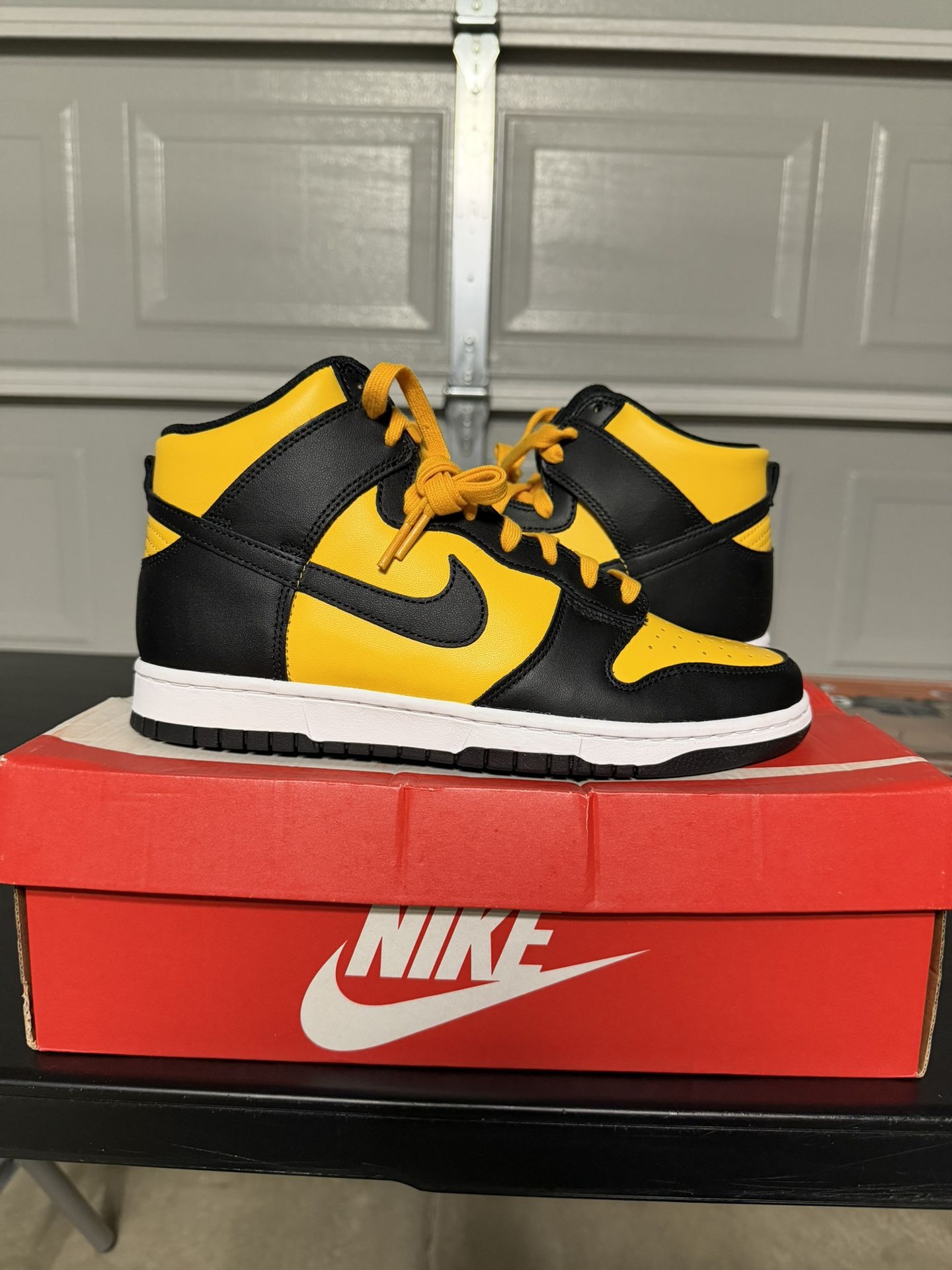 NIKE DUNK HI NEW MENS SIZE 9 $75