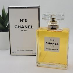 CHANEL
 
N°5 Eau de Parfum

3.4 fl 