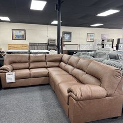 Leather Sectional. 🚚WE DELIVER🚚