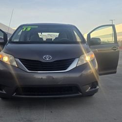 2013 TOYOTA SIENNA