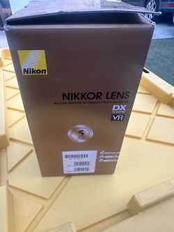 New in box Nikon AF-S DX NIKKOR 55-300mm f/4.5-5.6G ED VR telephoto zoom lens
