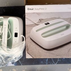 Cricut EasyPress 2 Heat Press Machine (9 in x 9 in), Ideal for T-Shirts, Tote Bags, Pillows, Aprons & More, Precise Temperature Control, Features Insu