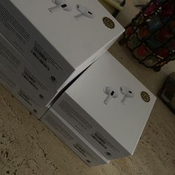 AirPods Pro (2nd gen) with MagSafe Charging Case (USB-C)