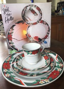 NEW Vintage Tienshan 16 Piece Set Christmas Fine China DECK THE HALLS, vintage 