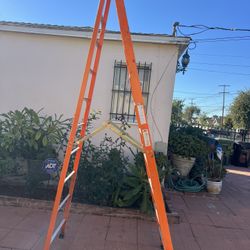 Escalera de fibra de vidrio de 10 pies casi nueva