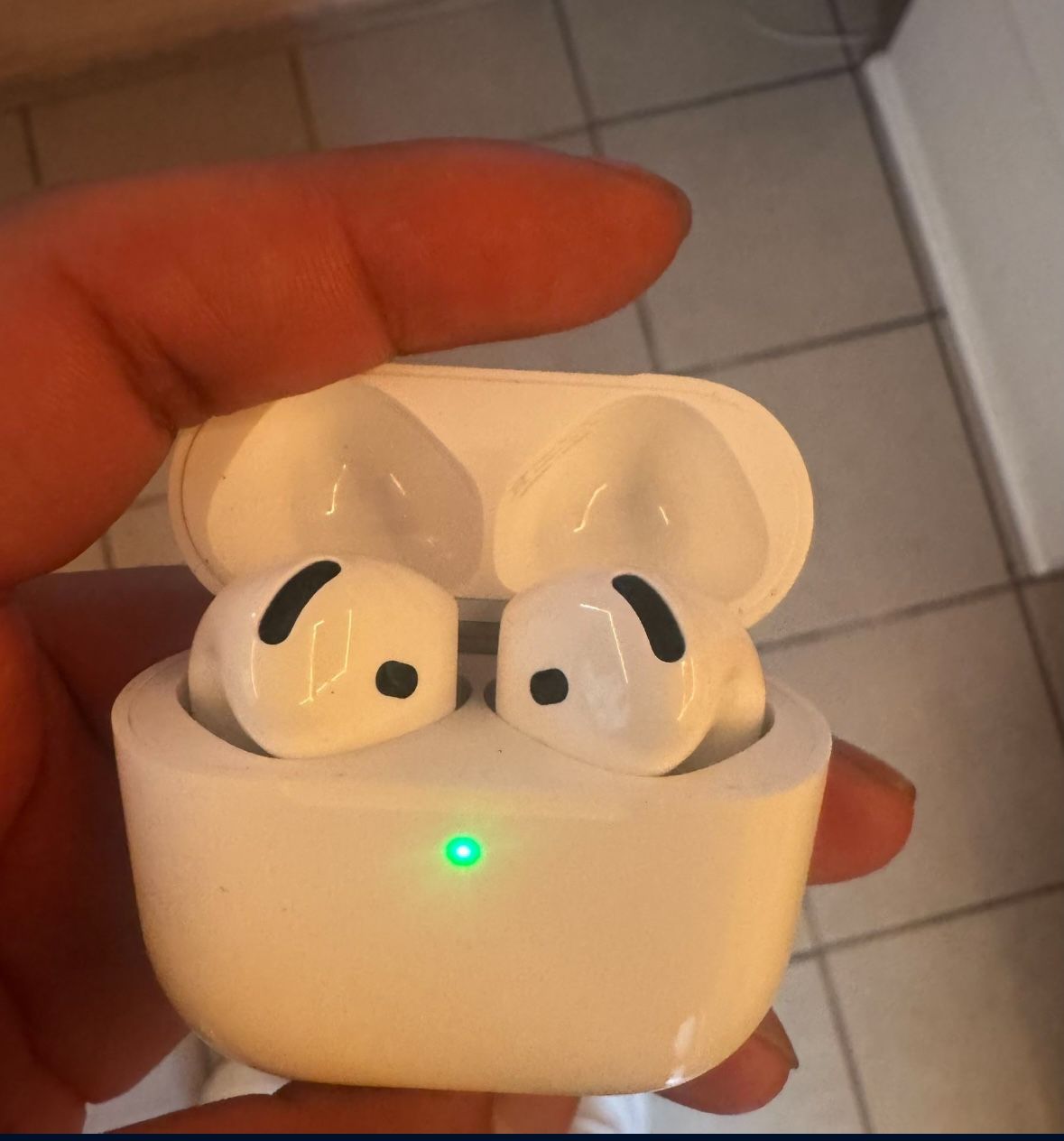 AirPods 4